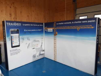 Le stand parapluie, un support visuel ultra transportable